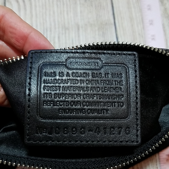 Small black leather coach crossbody bag - Picture 6 of 6